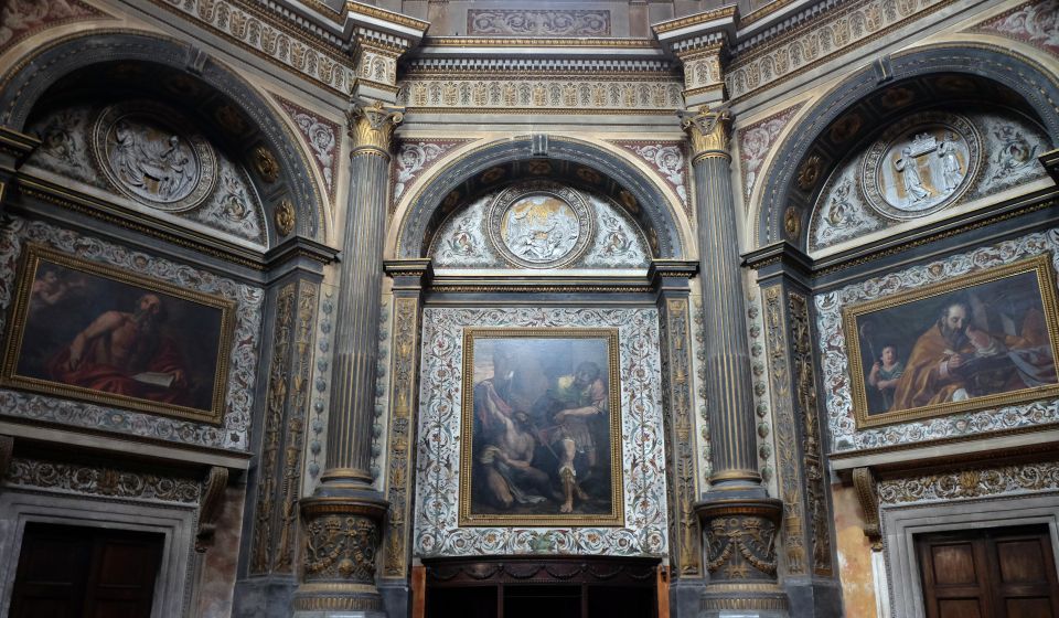 Das prunkvolle Innen des Dom von Mantua.