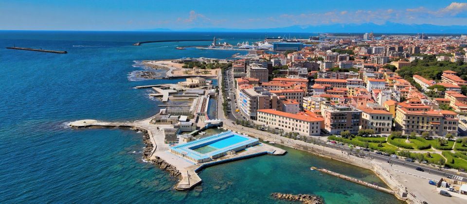 Livorno, mit rund 154.000 Einwohnern die größte Stadt an der Costa degli Etruschi, ist bekannt für ihren großen Hafen